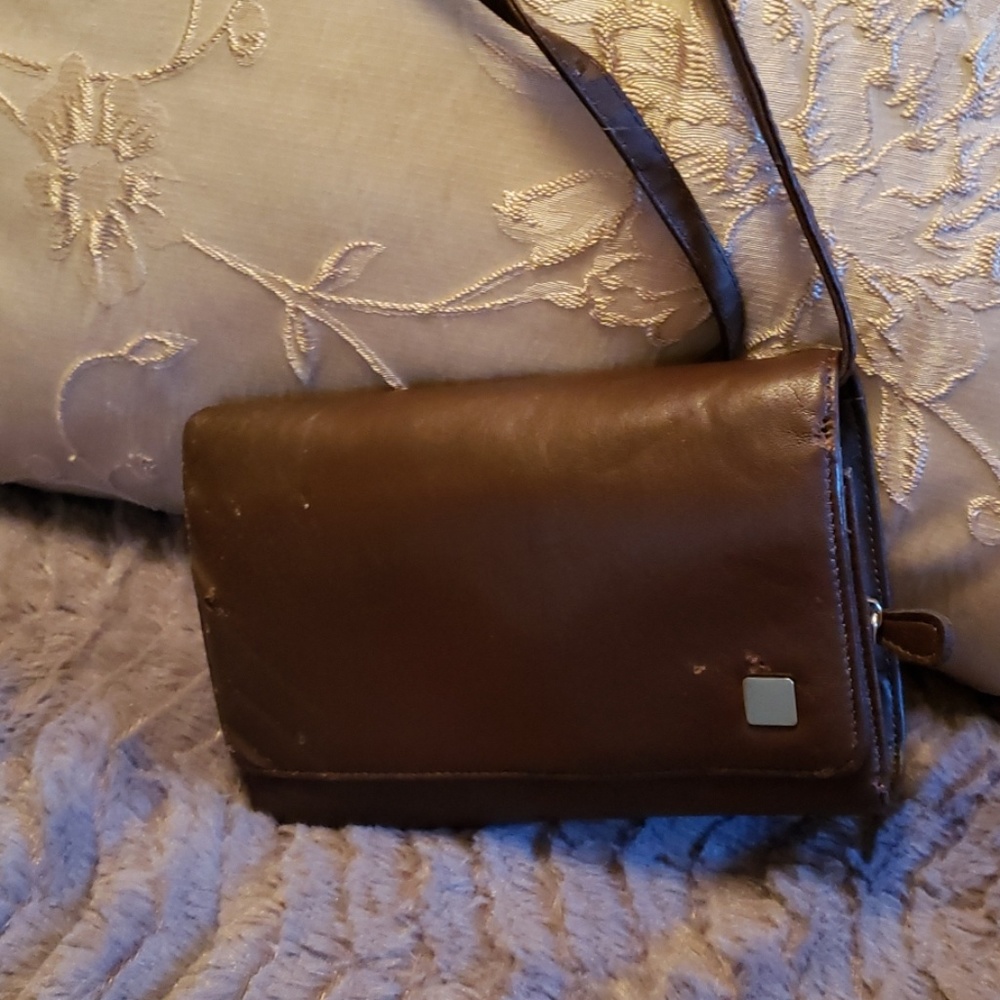 Waller Crossbody Detachable strap
